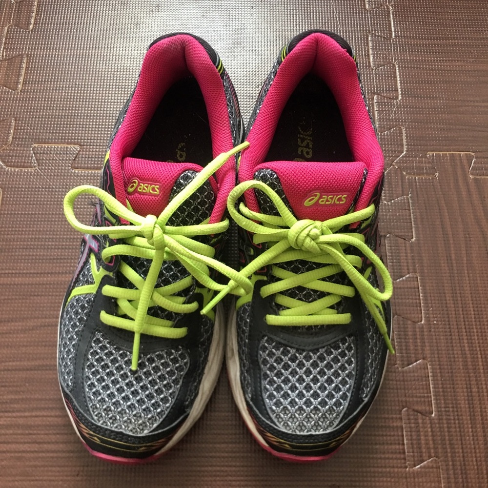 Asic sneaker size 7